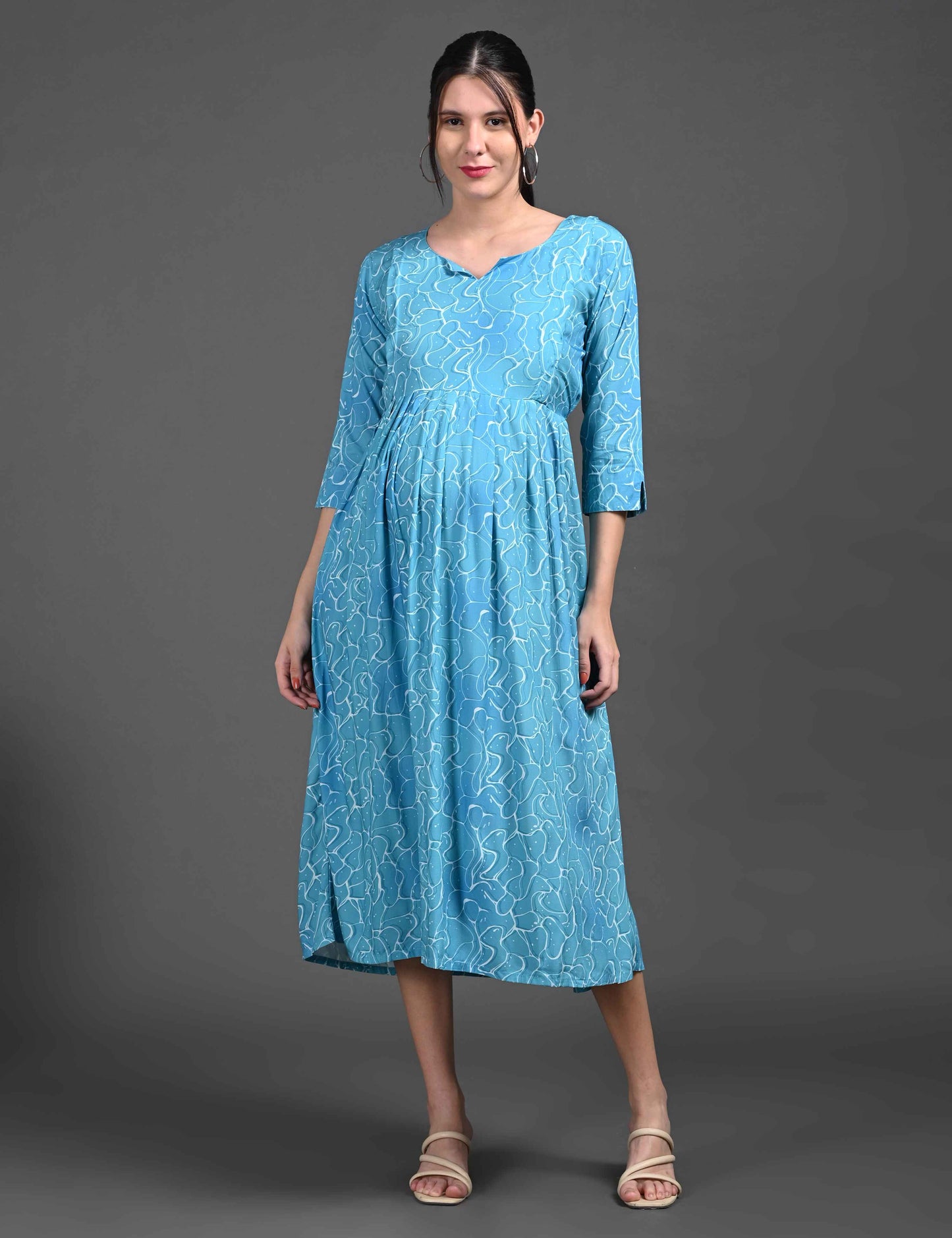 Turquoise-Colored Maternity 3/4th Gown