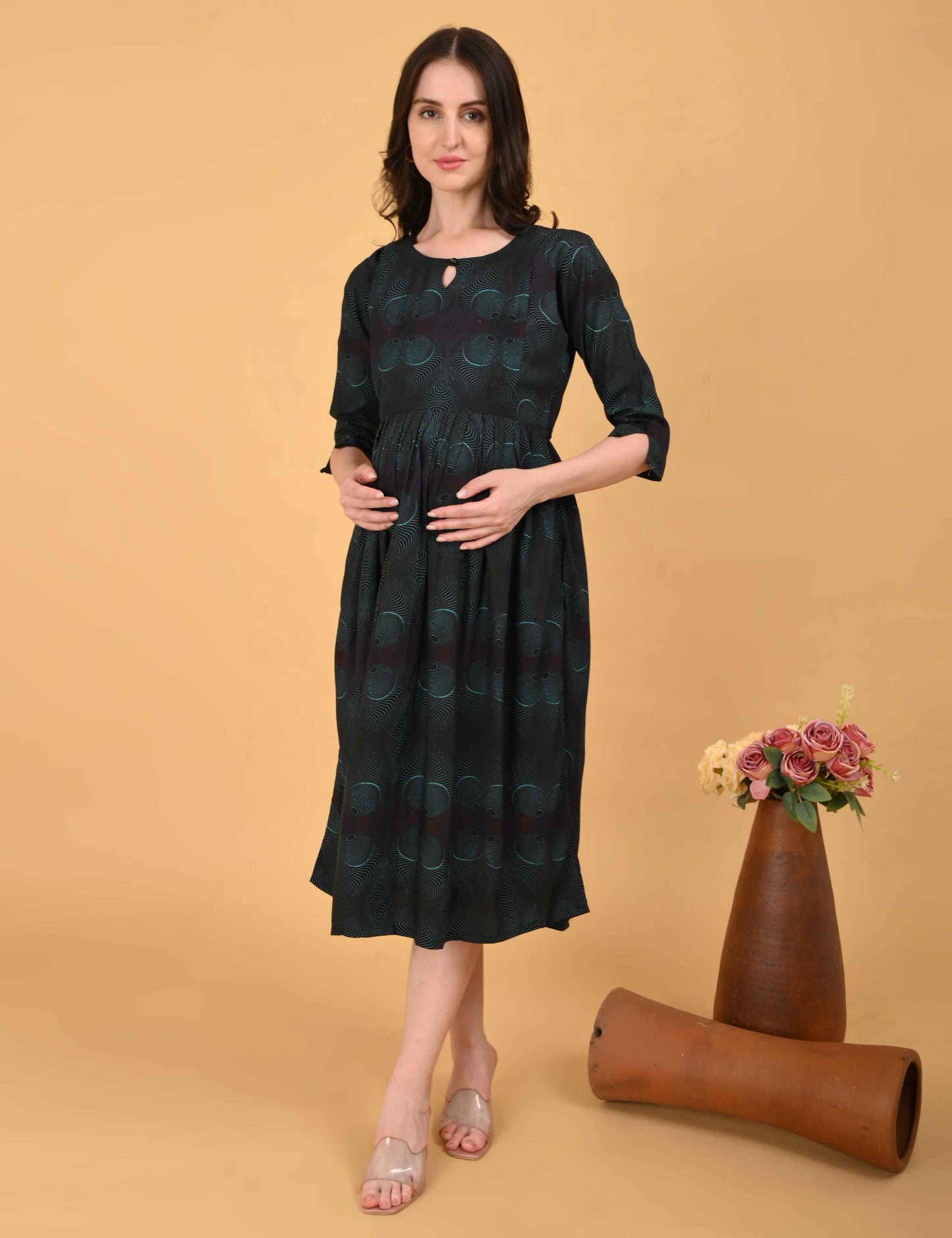 Black-Colored Maternity 3/4th Gown
