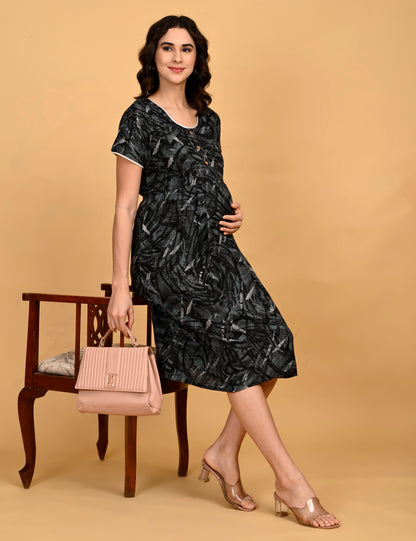 B.Green-Colored Maternity 3/4th Gown