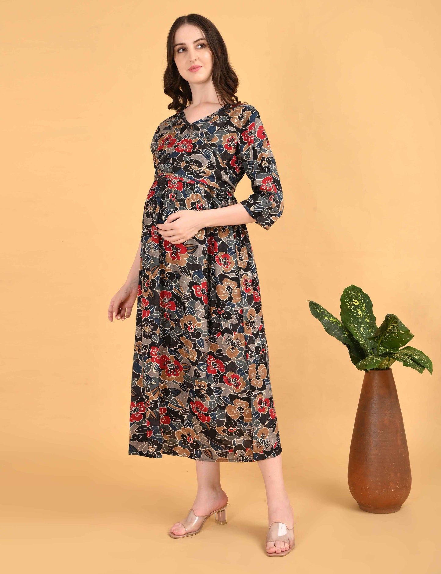 Black-Colored Maternity 3/4th Gown