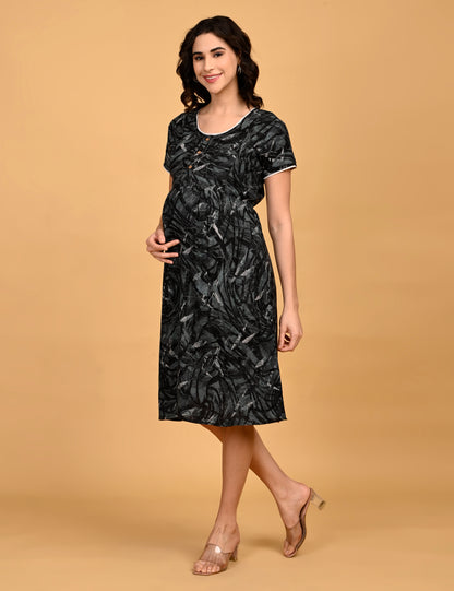 B.Green-Colored Maternity 3/4th Gown
