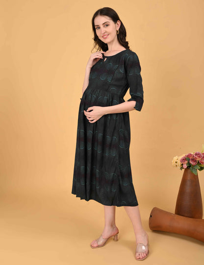 Black-Colored Maternity 3/4th Gown