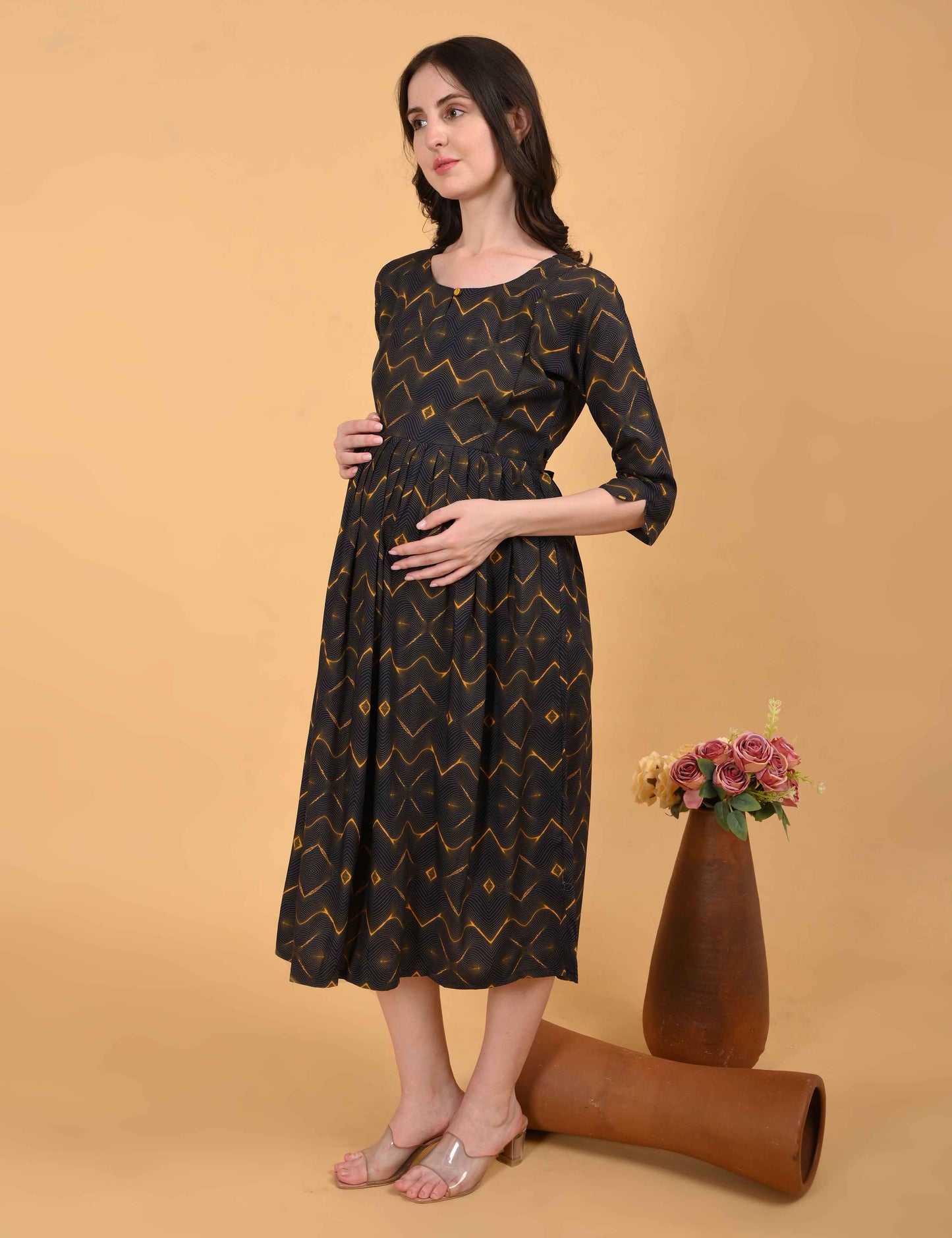 Black-Colored Maternity 3/4th Gown