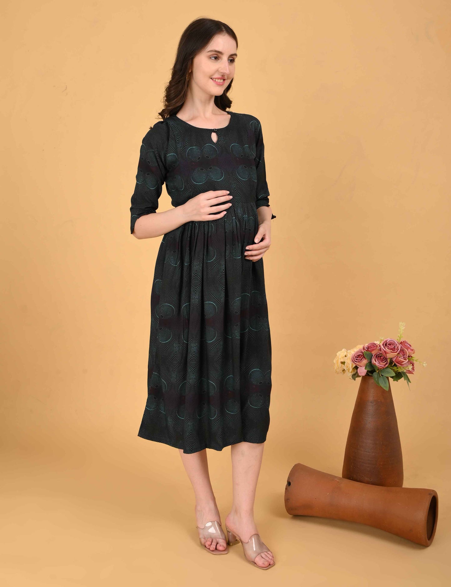 Black-Colored Maternity 3/4th Gown