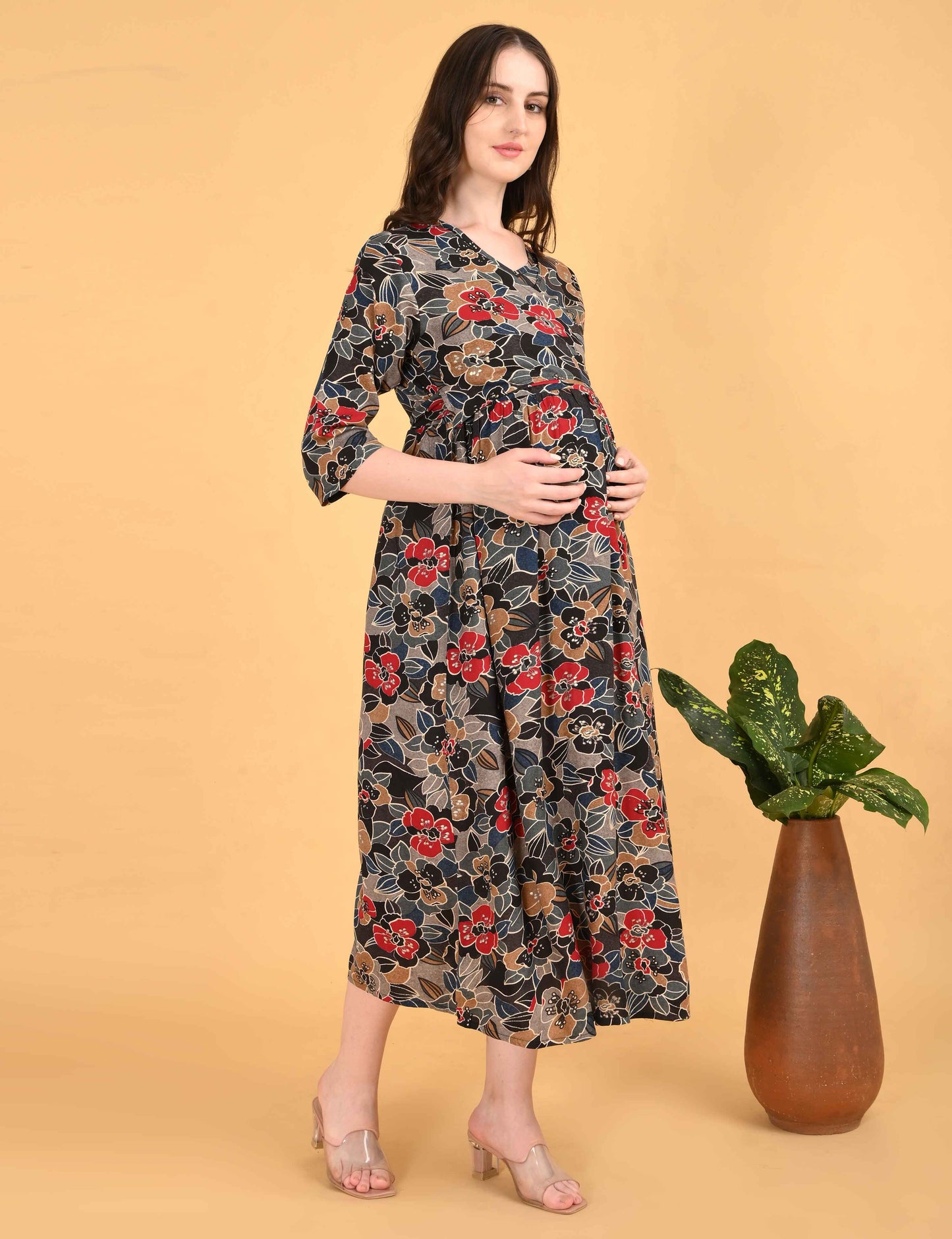Black-Colored Maternity 3/4th Gown