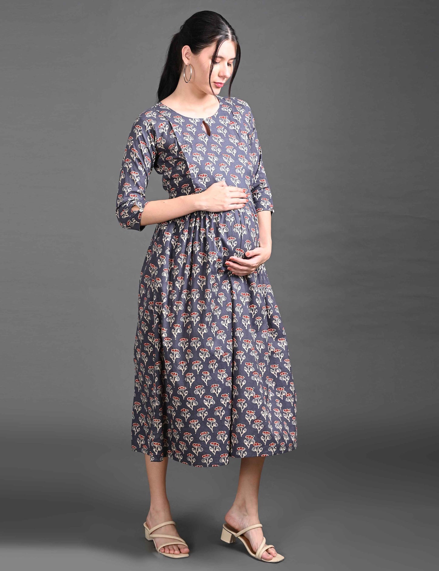 Charcoal-Colored Maternity 3/4th Gown