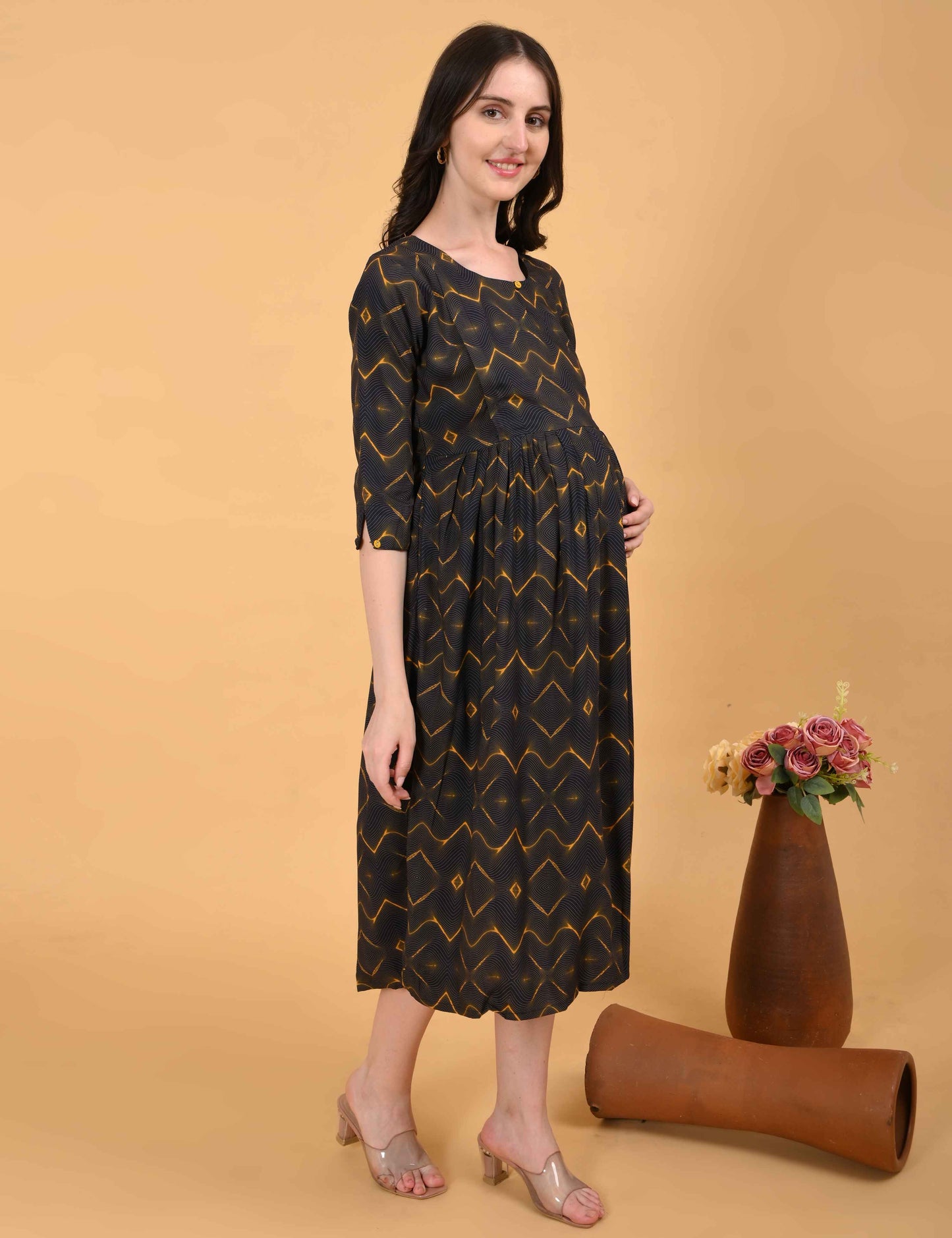 Black-Colored Maternity 3/4th Gown