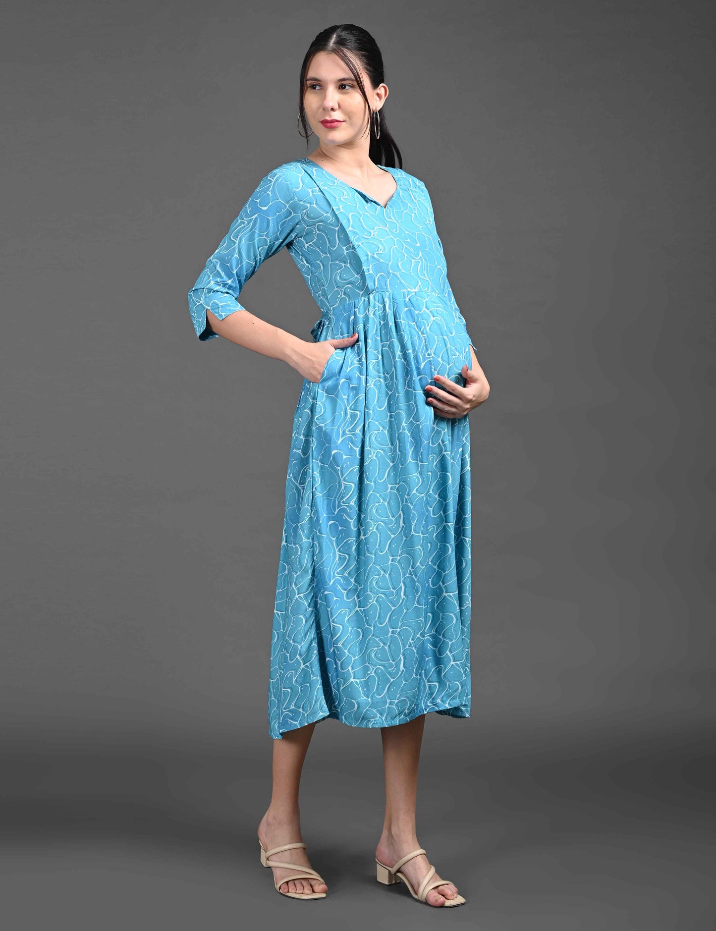 Turquoise-Colored Maternity 3/4th Gown