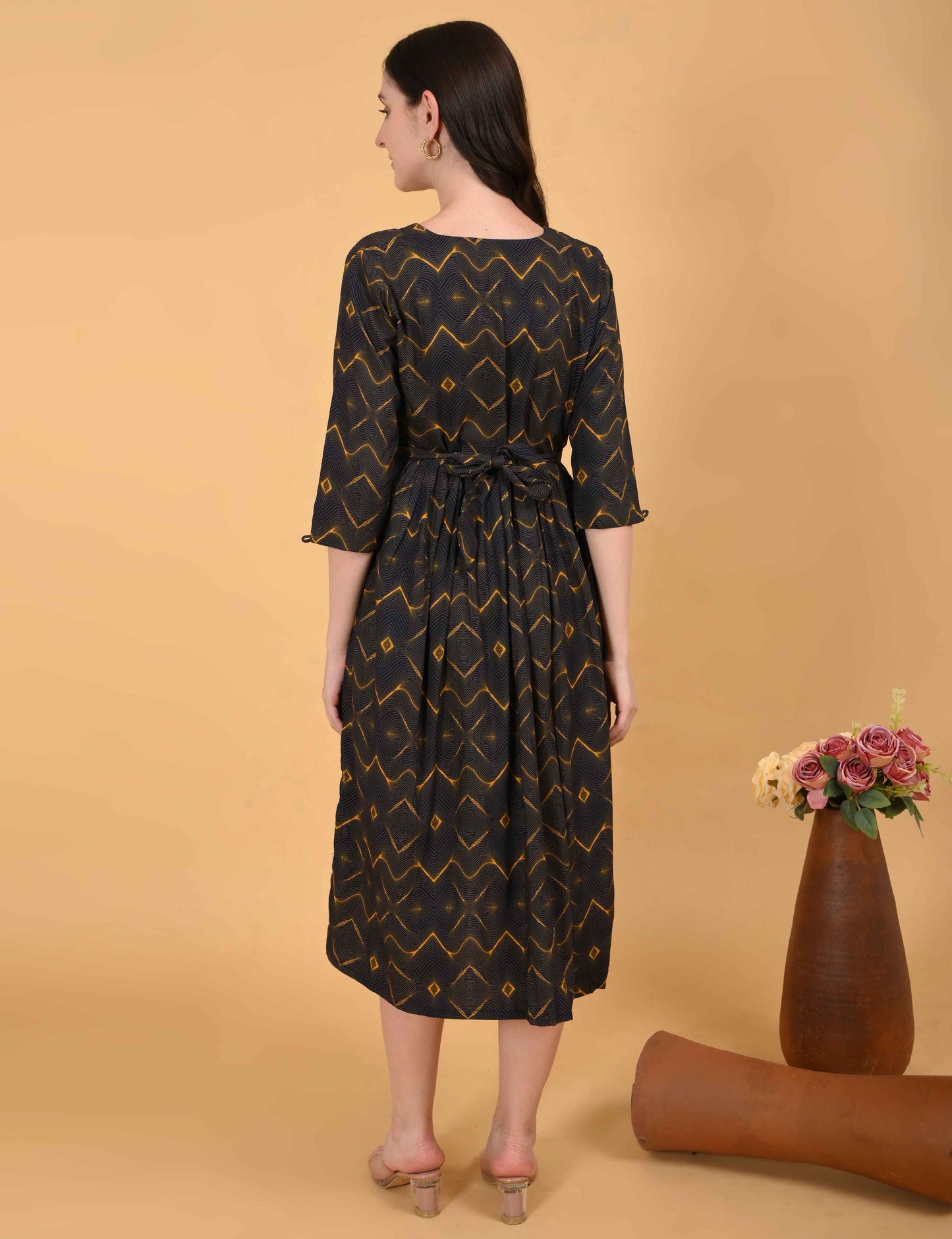 Black-Colored Maternity 3/4th Gown