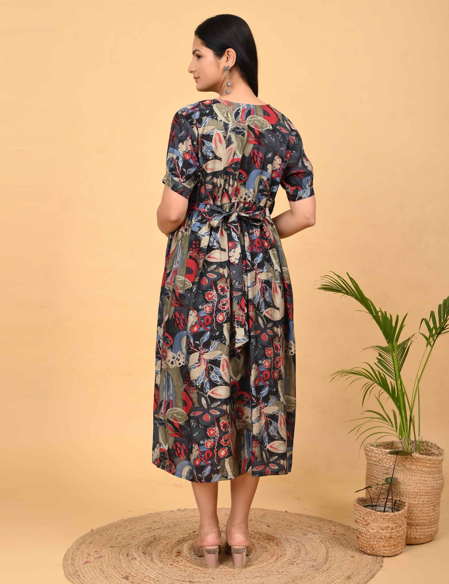 Charcoal-Colored Maternity 3/4th Gown