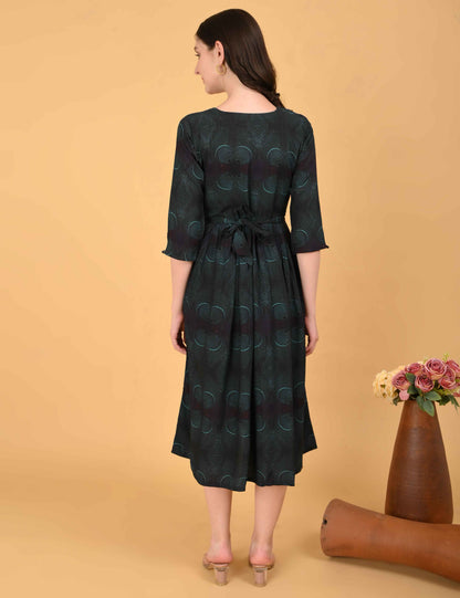 Black-Colored Maternity 3/4th Gown