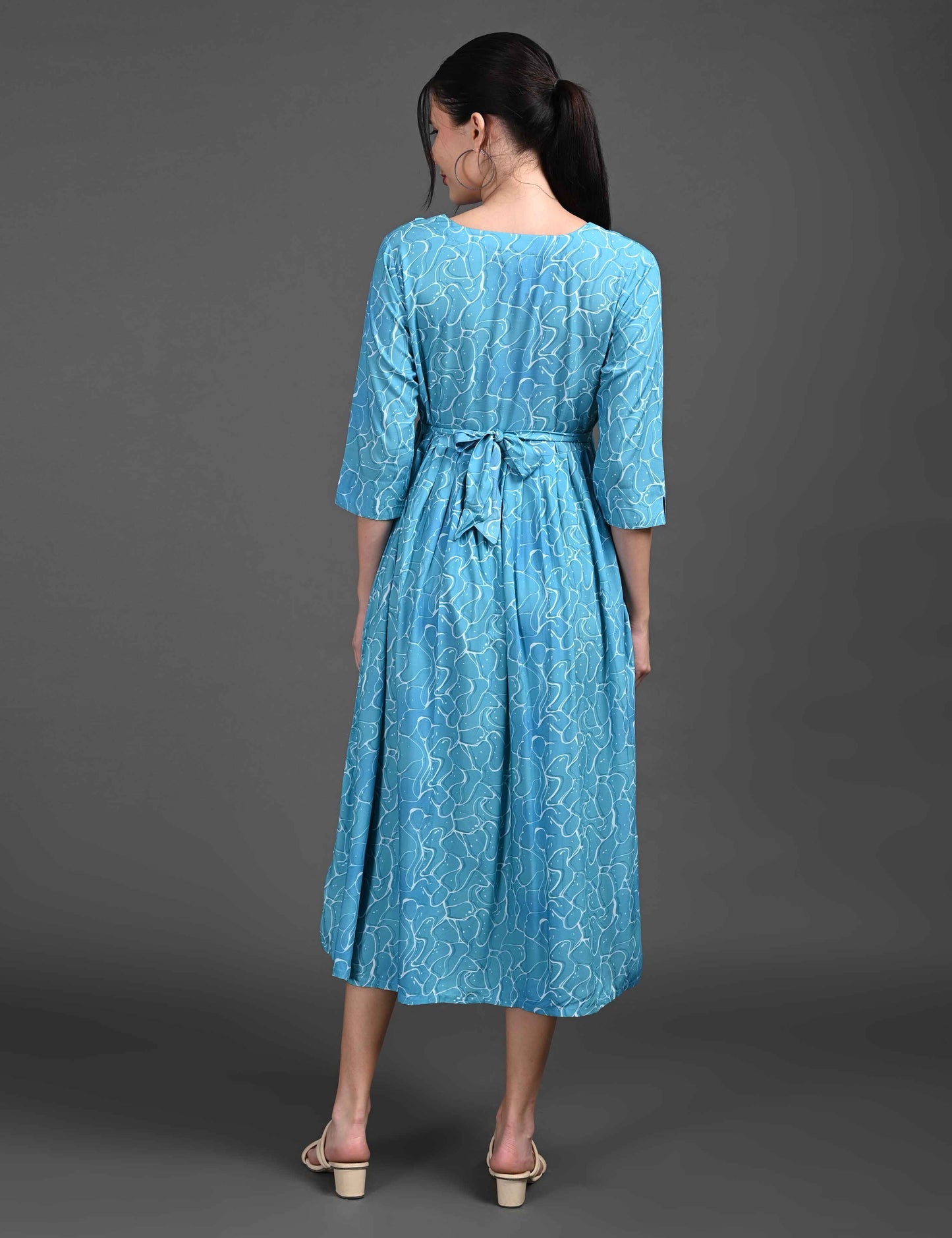 Turquoise-Colored Maternity 3/4th Gown