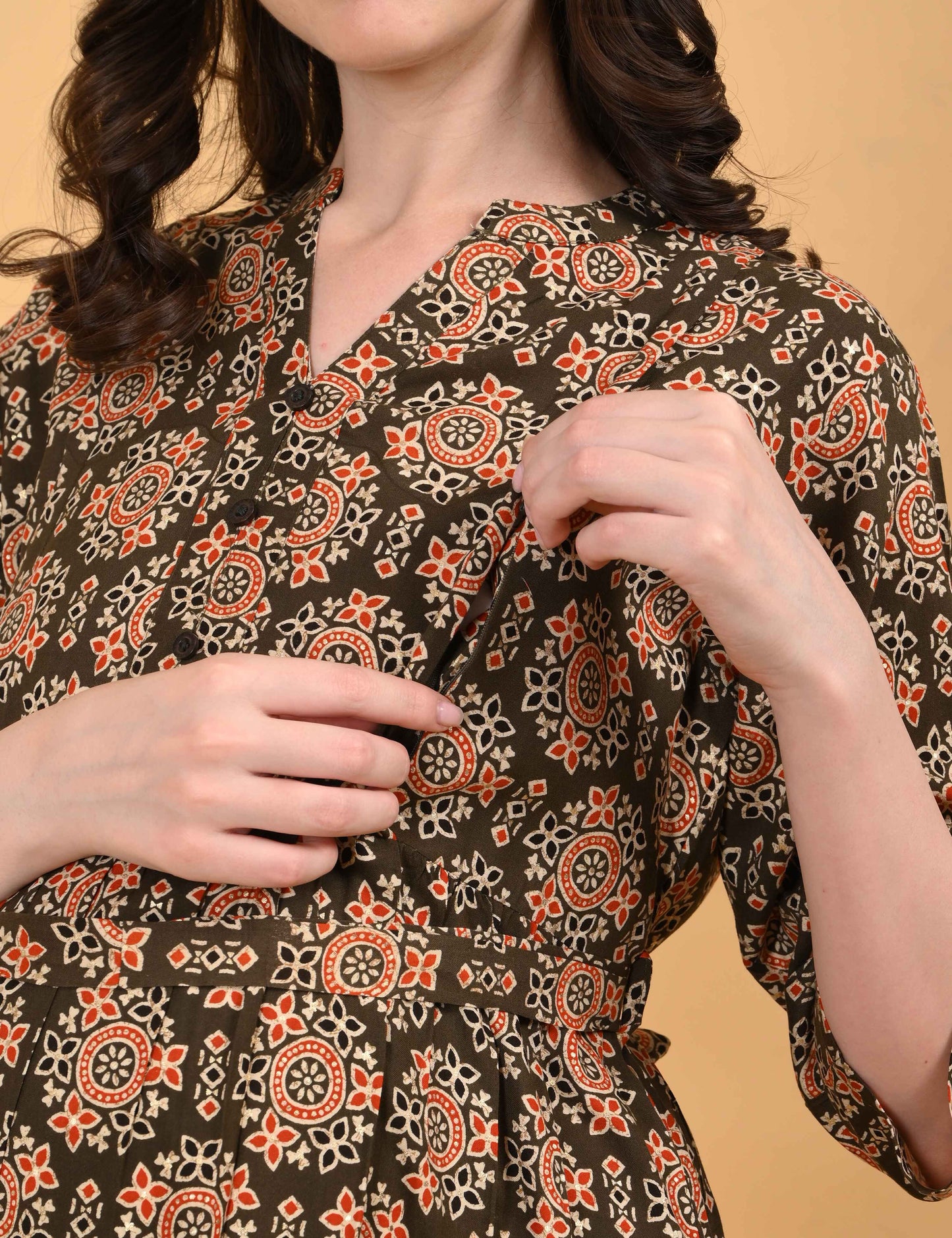 Khaki-Colored Maternity 3/4th Gown