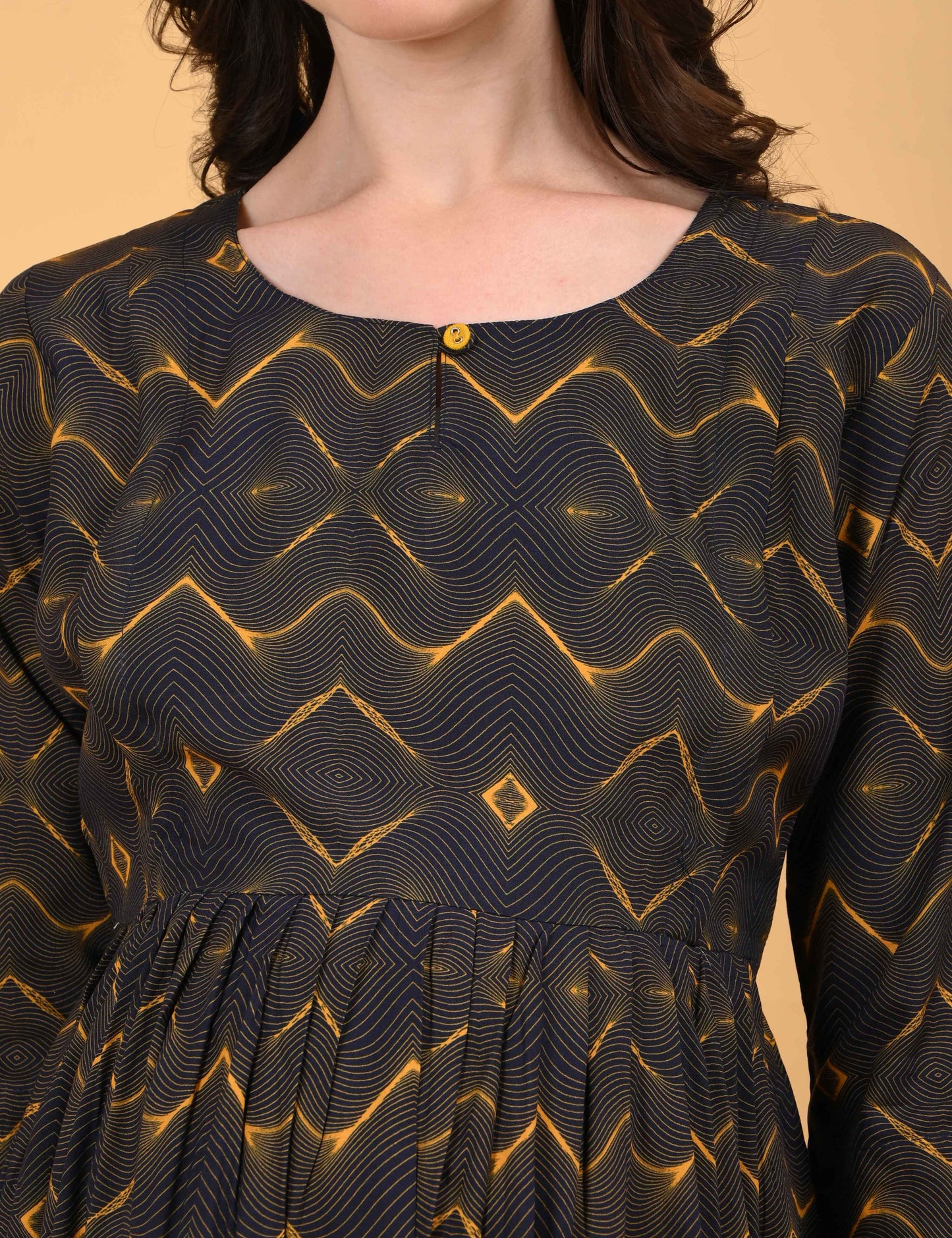 Black-Colored Maternity 3/4th Gown