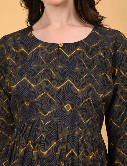 Black-Colored Maternity 3/4th Gown