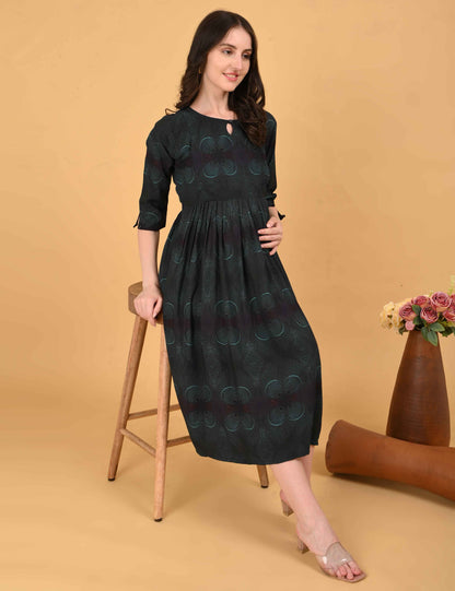 Black-Colored Maternity 3/4th Gown