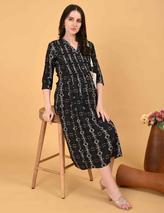 Black-Colored Maternity 3/4th Gown