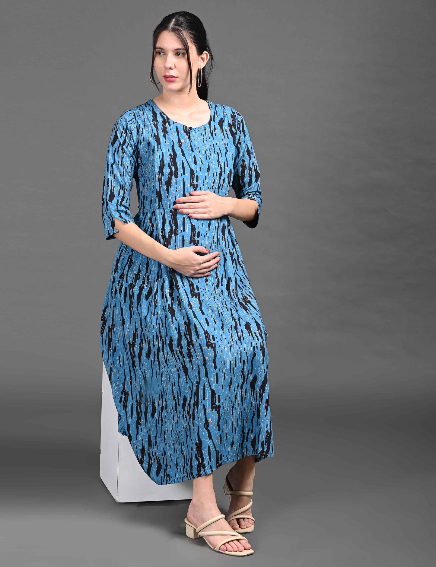 L.Blue-Colored Maternity 3/4th Gown