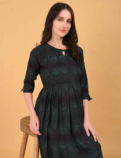 Black-Colored Maternity 3/4th Gown