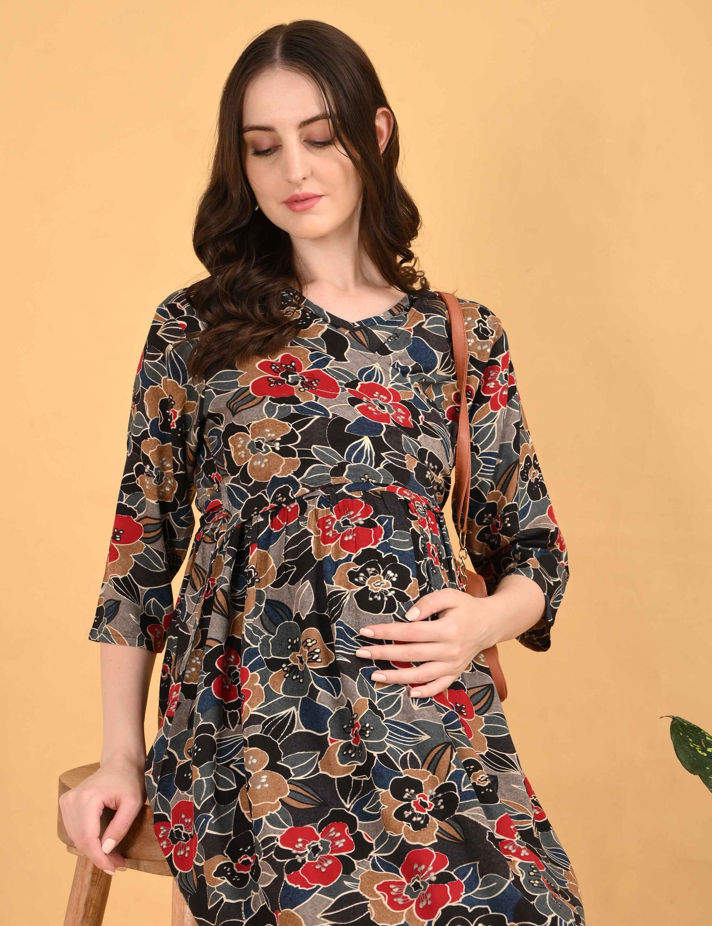 Black-Colored Maternity 3/4th Gown