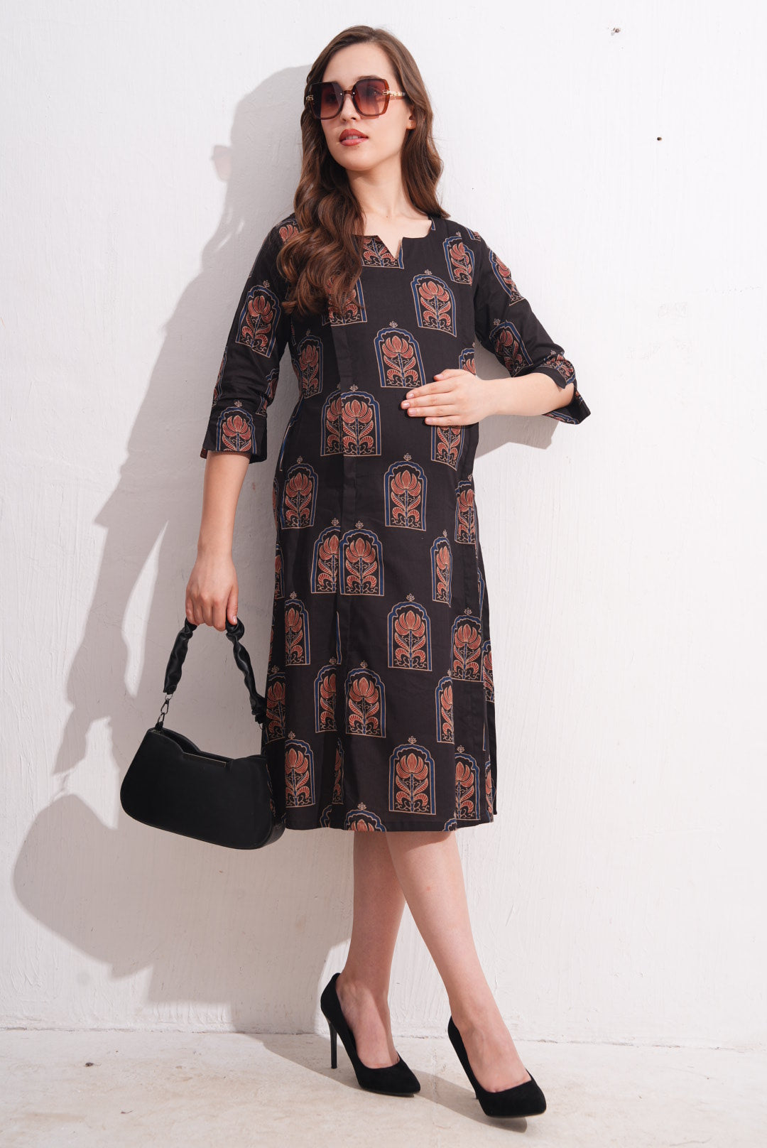 Black-Colored Maternity 3/4th Gown