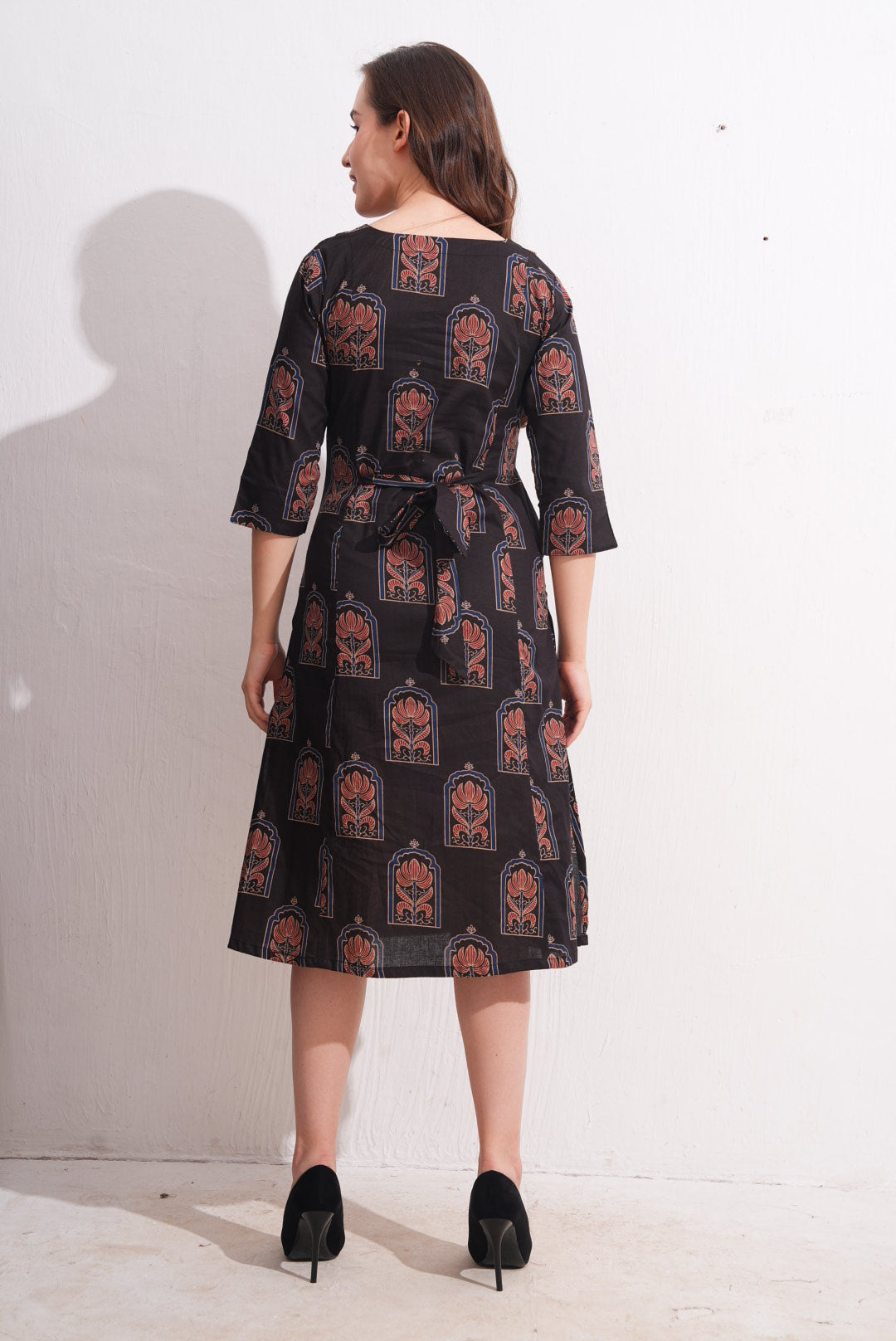 Black-Colored Maternity 3/4th Gown