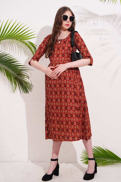 Rust-Colored Maternity 3/4th Gown