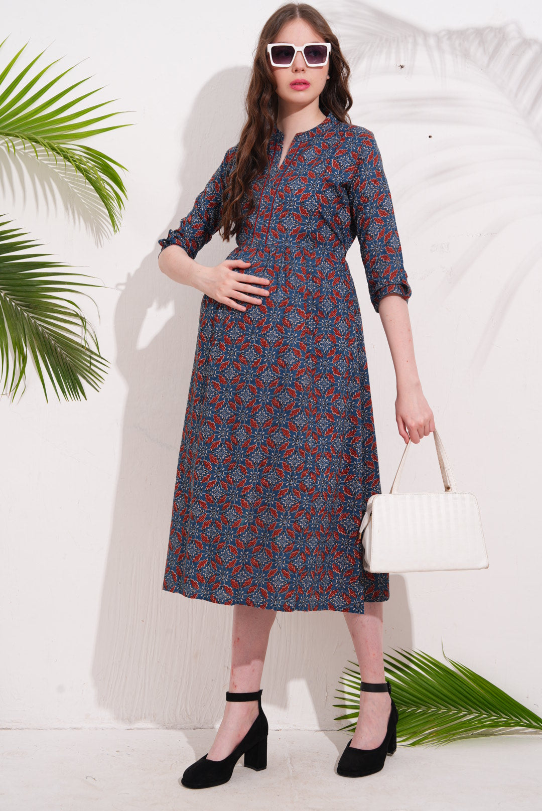 D.Blue-Colored Maternity 3/4th Gown