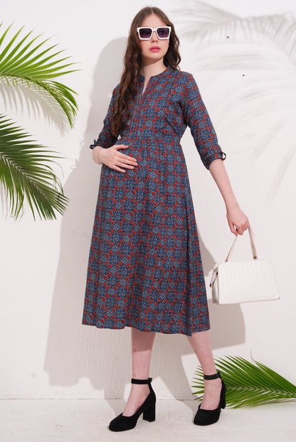 D.Blue-Colored Maternity 3/4th Gown