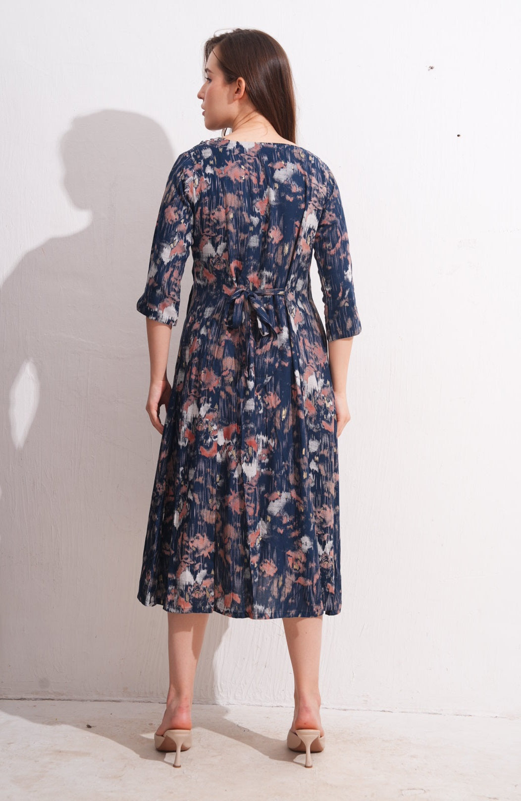 D.Blue-Colored Maternity 3/4th Gown