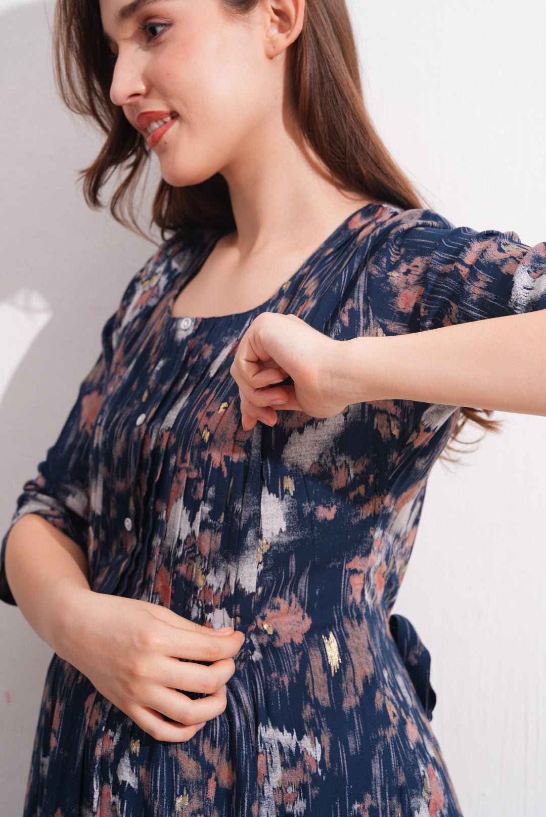 D.Blue-Colored Maternity 3/4th Gown
